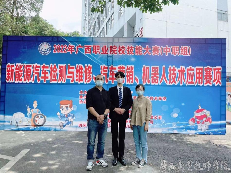 11汽车维修专业学生参加2022年广西职业院校技能大赛汽车营销项目获二等奖.jpg